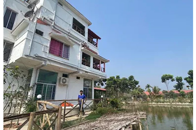 Exterior 10